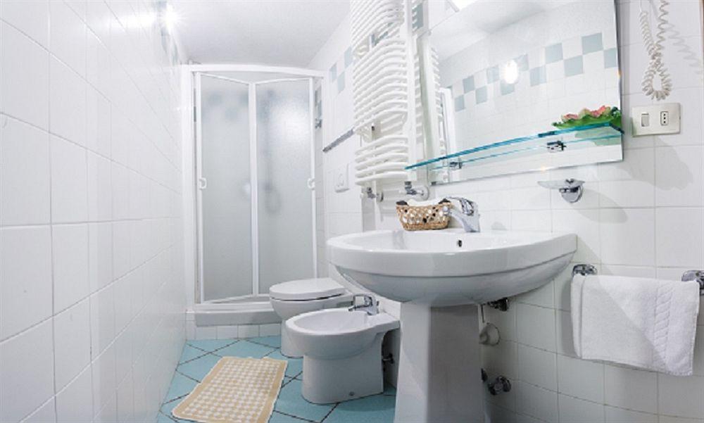 Hotel Biancaneve Сестриере Экстерьер фото